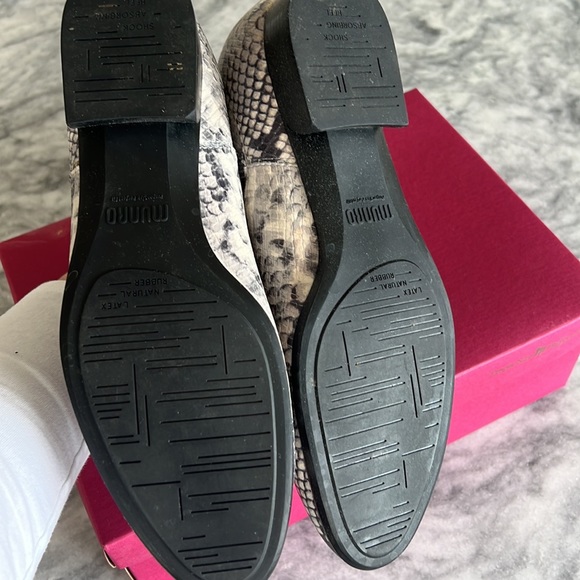 Munro like new booties - Picture 4 of 6